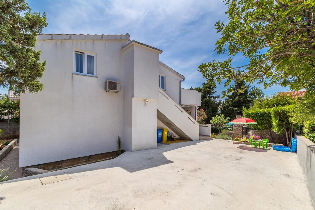 Appartamento Apartman Hana Omišalj Esterno foto