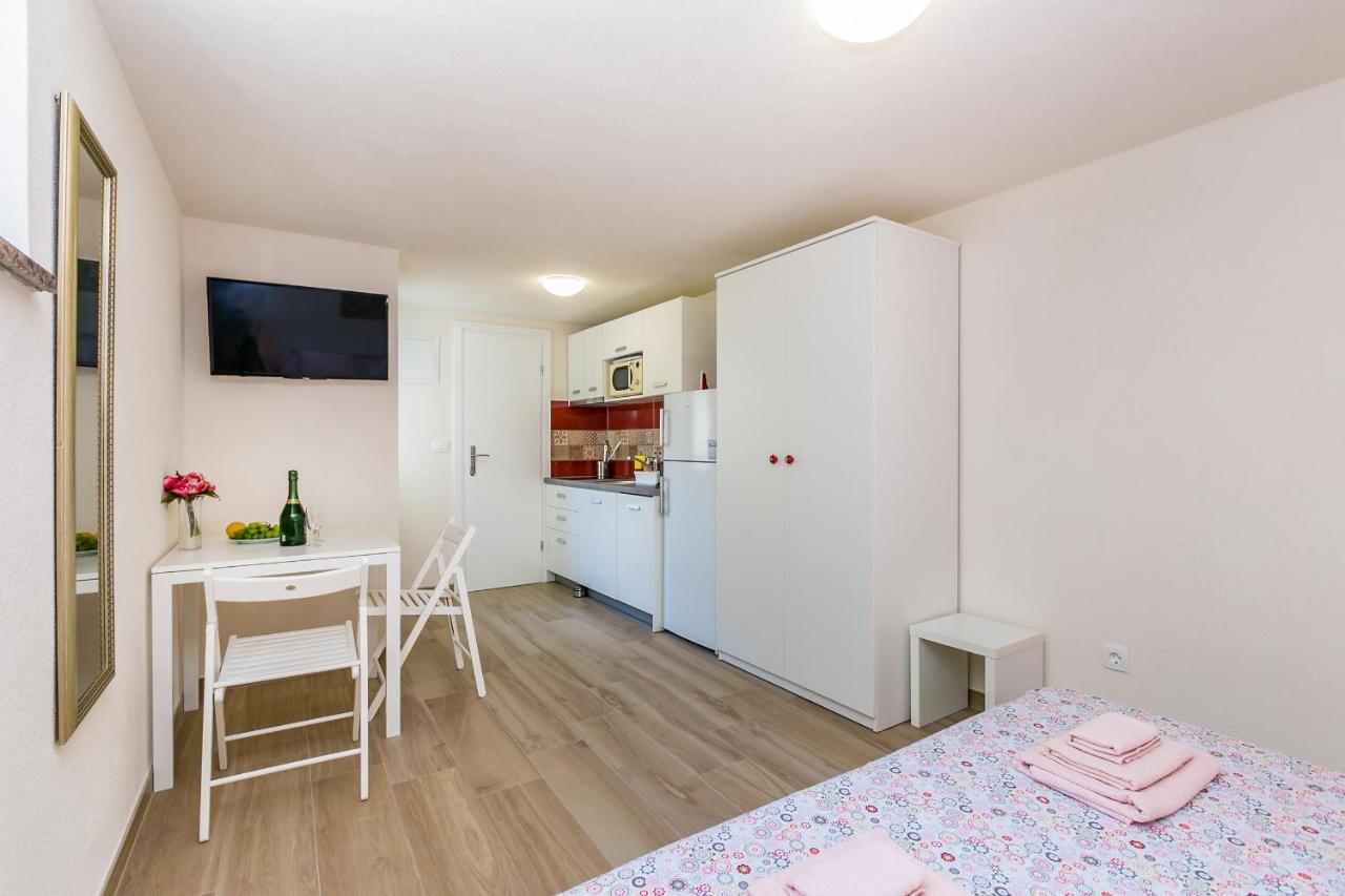 Appartamento Apartman Hana Omišalj Esterno foto
